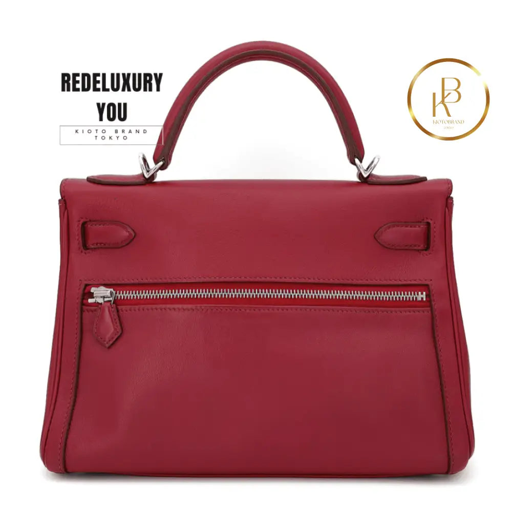 Kelly Lakis 28 Ruby Swift