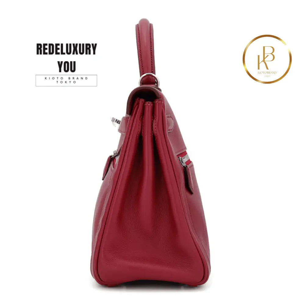 Kelly Lakis 28 Ruby Swift